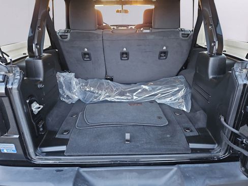 Used 2021 Jeep Wrangler Unlimited Islander image 29