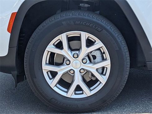 Certified 2022 Jeep Grand Cherokee Limited image 32