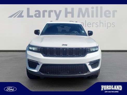 Used 2024 Jeep Grand Cherokee Limited w/ Luxury Tech Group II AWD/4WD image 8