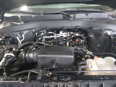Used 2022 Ford Explorer XLT w/ Equipment Group 202A AWD/4WD image 33