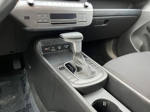 Used 2025 Hyundai Kona SEL image 42