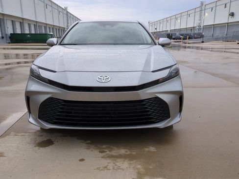 Used 2025 Toyota Camry LE w/ Convenience Package FWD image 2