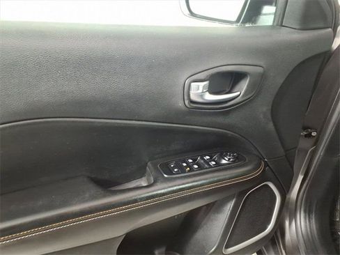 Used 2018 Jeep Compass Latitude w/ Popular Equipment Group image 10