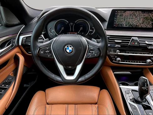 Used 2019 BMW 530i w/ Luxury Package RWD image 6