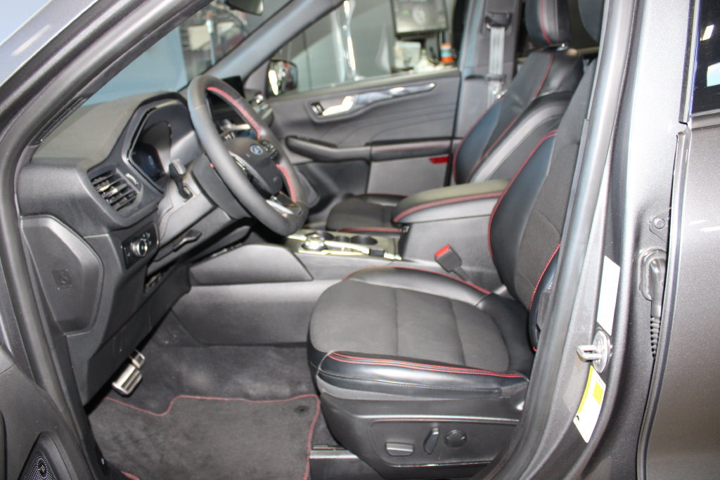 Used 2023 Ford Escape ST-Line Select w/ Tech Pack #2 AWD/4WD image 8