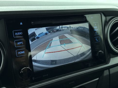 Used 2018 Toyota Tacoma TRD Off-Road AWD/4WD image 19