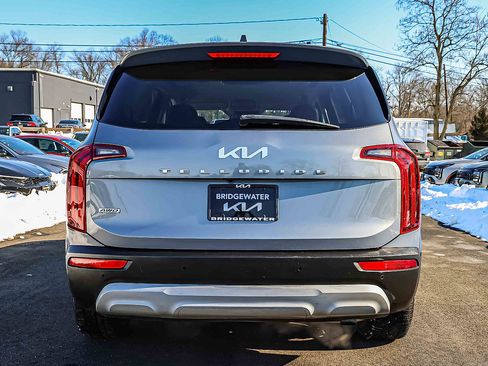 Certified 2022 Kia Telluride LX image 5