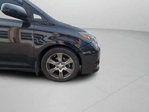 Used 2017 Toyota Sienna SE Premium FWD image 30