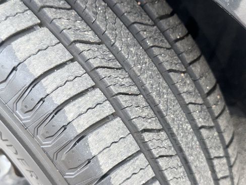 Used 2020 Chrysler Pacifica Touring-L image 35