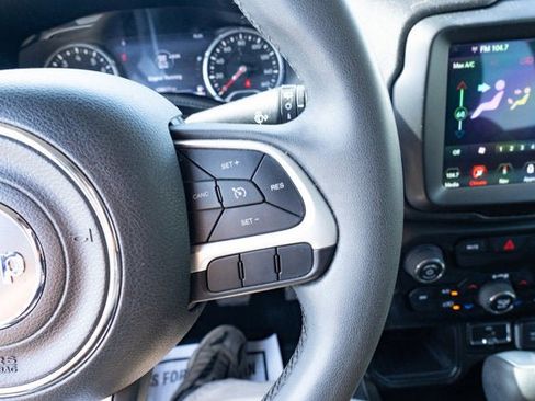 Used 2020 Jeep Renegade Latitude w/ UConnect 8.4 Nav Group image 21