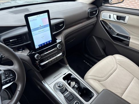 Used 2024 Ford Explorer Platinum w/ Technology Package image 19