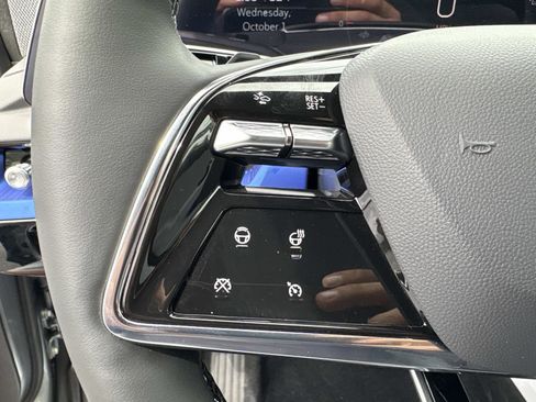 New 2025 Cadillac Optiq Luxury 1 image 29