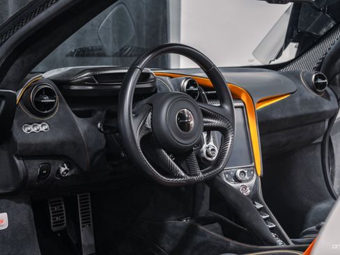 Used 2018 McLaren 720S Performance image 32