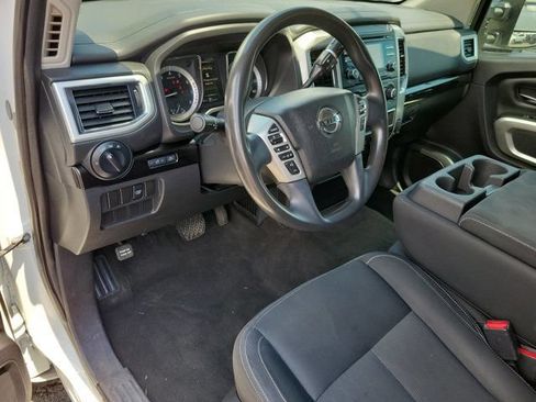 Used 2018 Nissan Titan SV RWD image 10