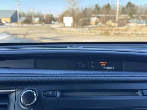 Used 2019 Toyota Highlander AWD V6 image 33