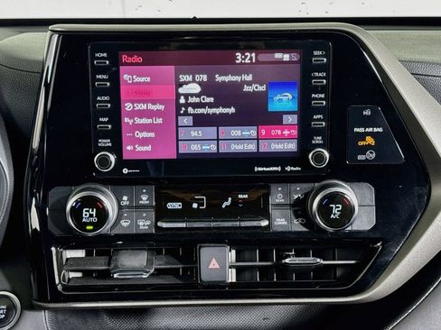 Used 2021 Toyota Highlander LE AWD/4WD image 14