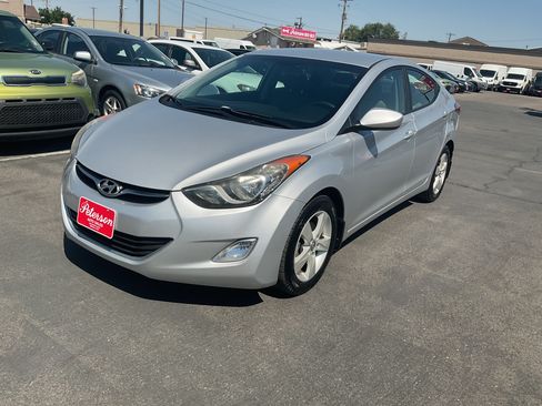 Used 2013 Hyundai Elantra GLS w/ Preferred Pkg FWD image 2