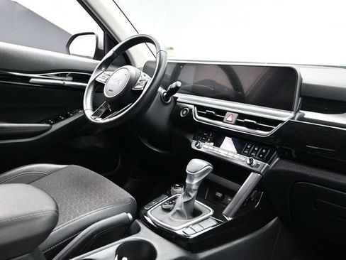 Used 2025 Kia Seltos S FWD image 13