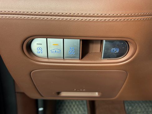 Used 2023 Genesis G90 3.5T image 18