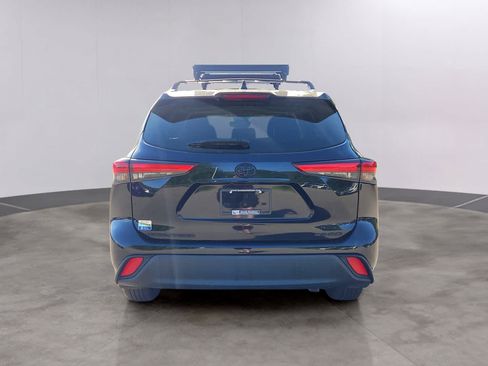 Used 2022 Toyota Highlander XLE AWD/4WD image 31