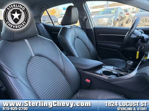 Used 2023 Toyota Camry SE image 18