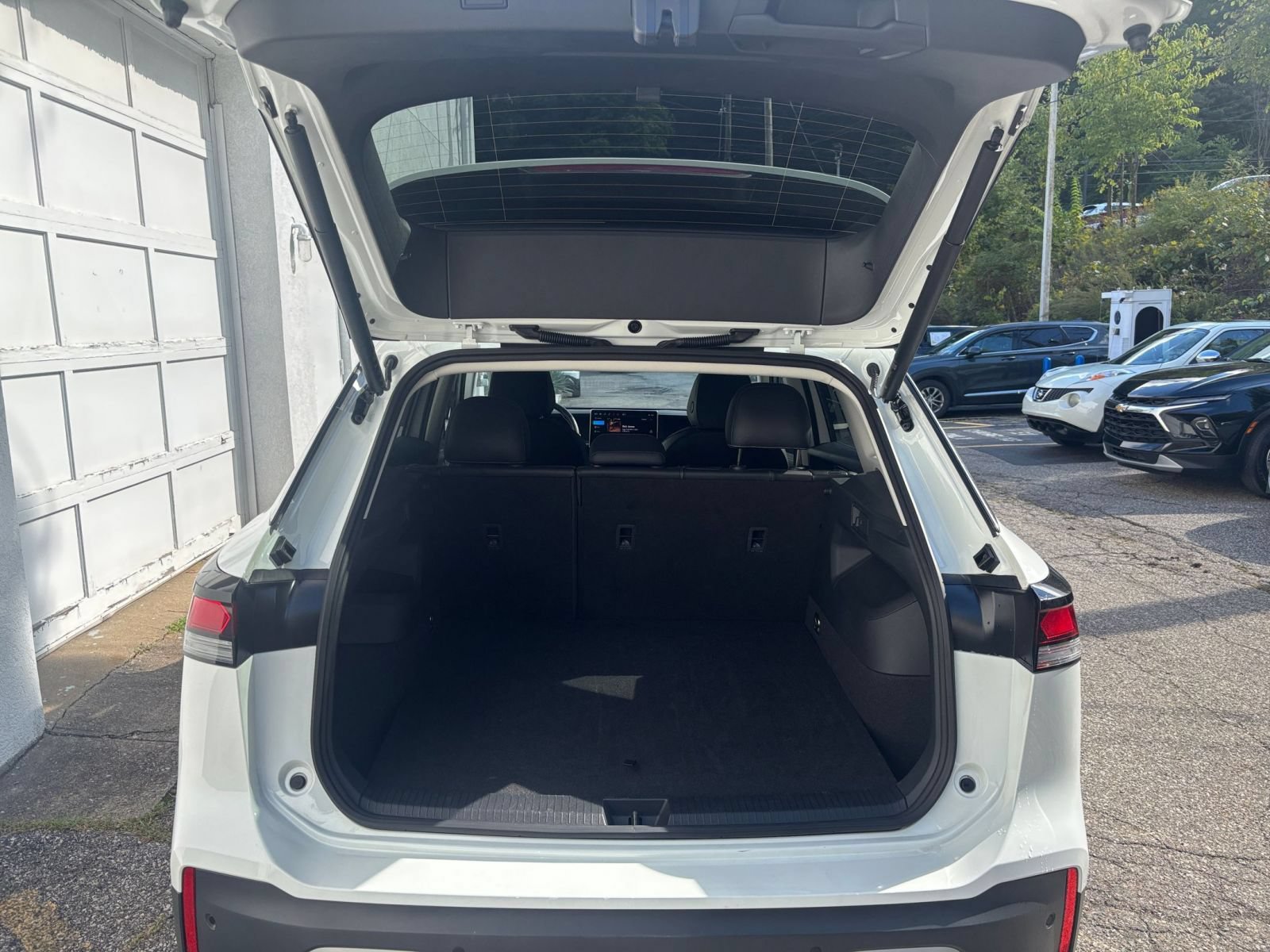 Used 2026 Volkswagen Tiguan SE AWD/4WD image 32