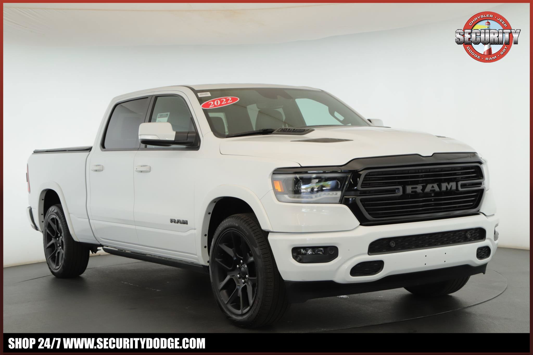 Used 2022 RAM 1500 Laramie AWD/4WD image 1