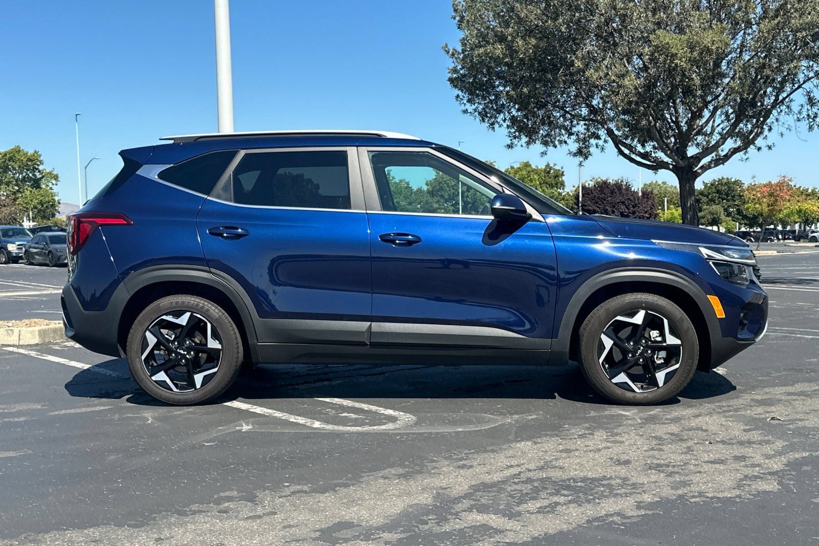 Certified 2024 Kia Seltos EX FWD image 3