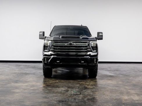 Used 2024 Chevrolet Silverado 2500 High Country w/ Midnight Edition AWD/4WD image 2