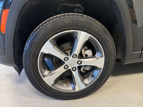 Used 2023 Jeep Grand Cherokee Limited w/ Trailer Tow Prep Group (B) AWD/4WD image 20