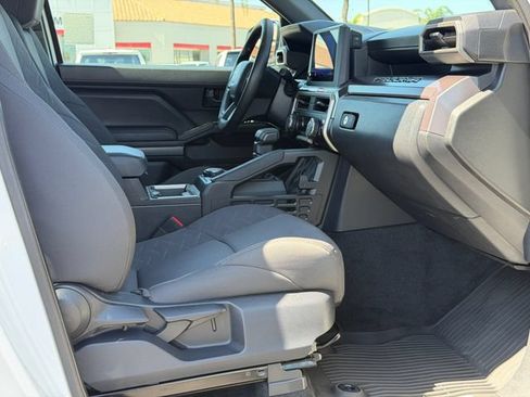 Used 2025 Toyota Tacoma SR5 AWD/4WD image 19