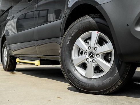 Used 2025 Mercedes-Benz Sprinter 2500 image 7