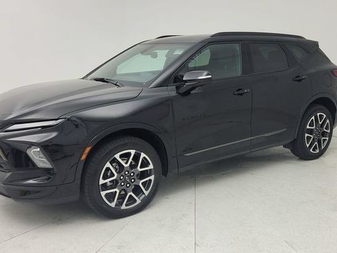 Certified 2025 Chevrolet Blazer RS FWD image 3