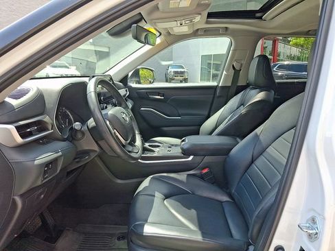 Used 2023 Toyota Highlander XLE FWD image 14