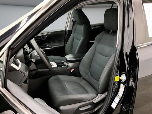 Used 2021 Toyota RAV4 LE AWD/4WD image 21