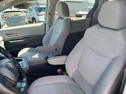 Used 2024 Toyota Sienna LE image 18