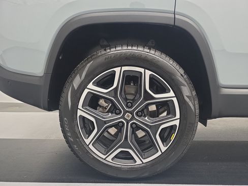 Used 2025 Rivian R1S Adventure Dual AWD/4WD image 12