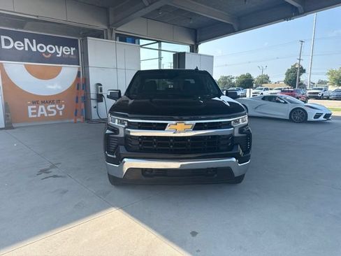 Used 2023 Chevrolet Silverado 1500 LT AWD/4WD image 3