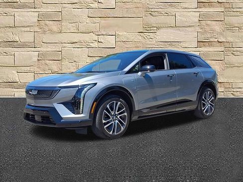 Certified 2025 Cadillac Optiq Sport 2 w/ LPO, Floor Liner Package AWD/4WD image 1