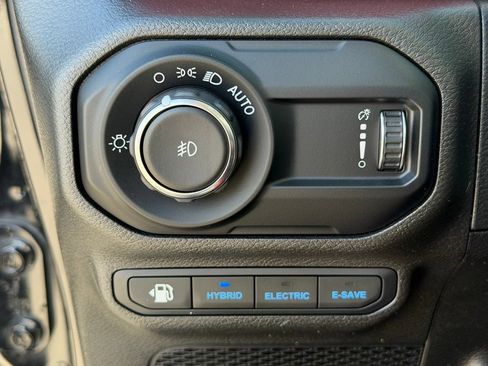 Used 2023 Jeep Wrangler Unlimited Rubicon 4xe AWD/4WD image 10