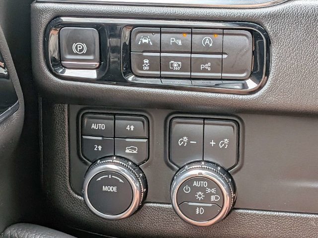 Used 2025 GMC Yukon XL Denali AWD/4WD image 28