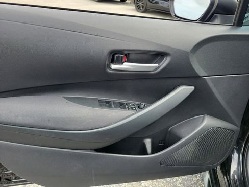 Used 2020 Toyota Corolla LE FWD image 19