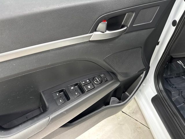 Used 2020 Hyundai Elantra SE w/ Cargo Package (C1) FWD image 9