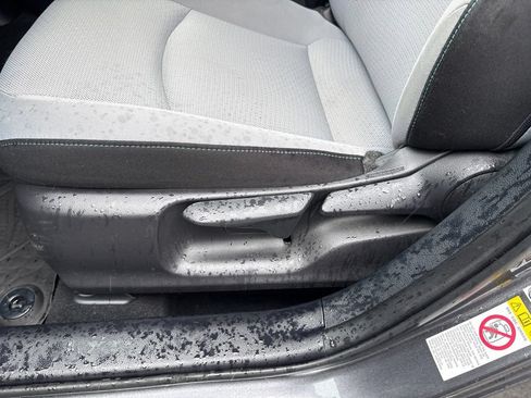 Used 2020 Toyota Prius LE AWD/4WD image 16