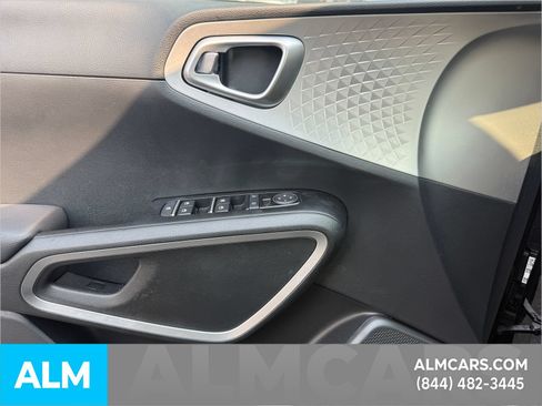 Used 2025 Kia Soul LX w/ LX Technology Package FWD image 24