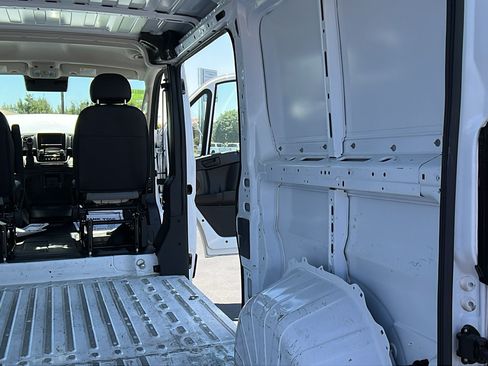 Used 2025 RAM ProMaster 2500 w/ Convenience Group FWD image 19