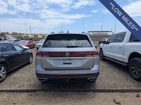 Used 2024 Volkswagen Atlas SE w/ Panoramic Sunroof Package FWD image 7
