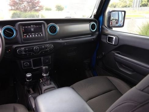 Used 2023 Jeep Gladiator Sport w/ Off Road Group AWD/4WD image 25