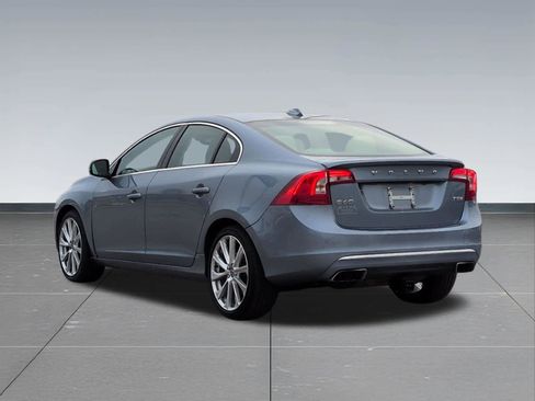 Used 2017 Volvo S60 T5 Inscription Platinum image 4