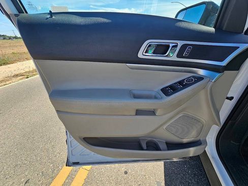 Used 2014 Ford Explorer XLT w/ Equipment Group 202A AWD/4WD image 34